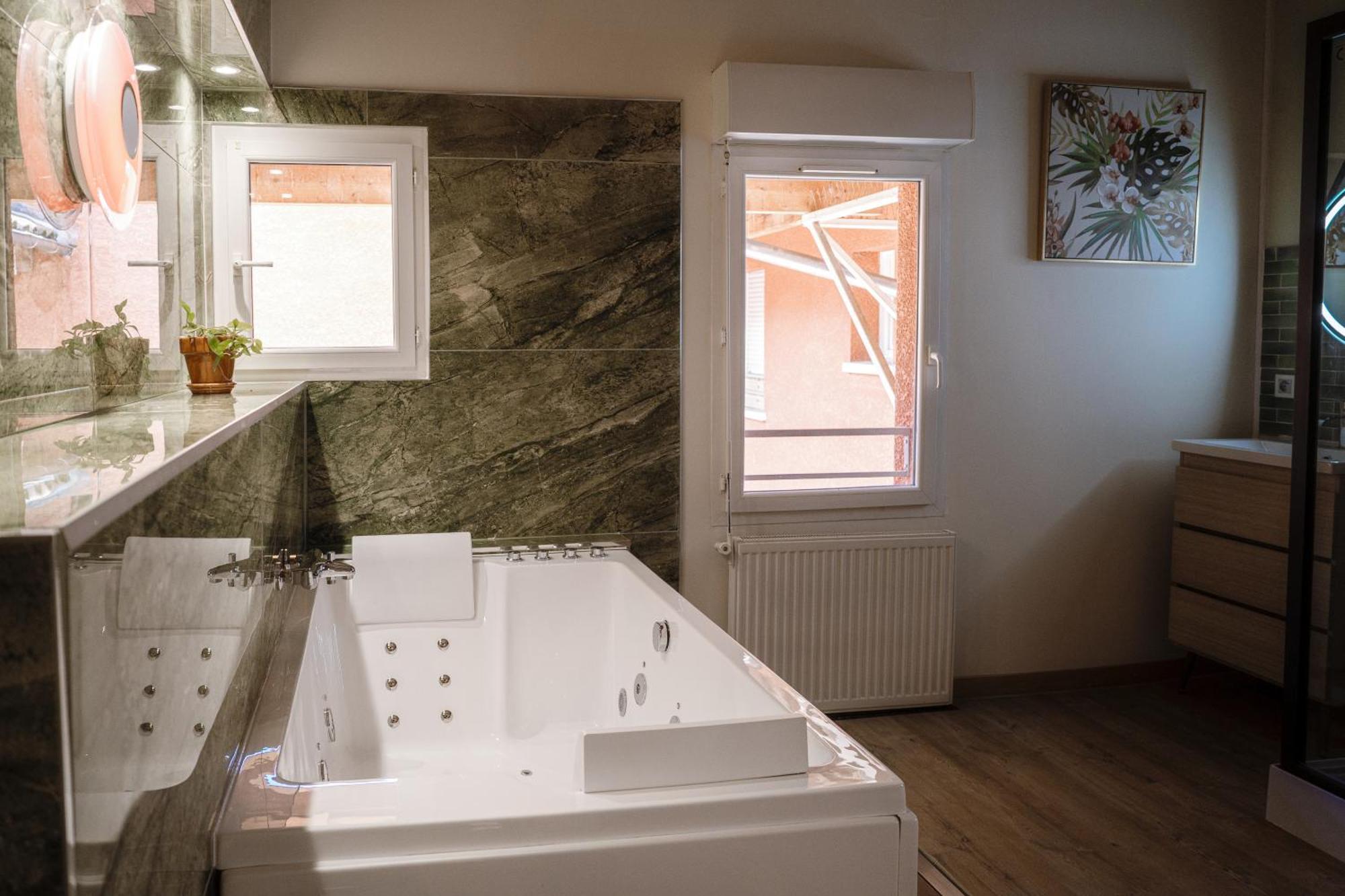 Appart Hotel Le 8 La Suite & Spa - Parking Gratuit - Mâcon Exterior photo